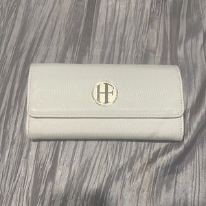 Brand new Henig Furs wallet